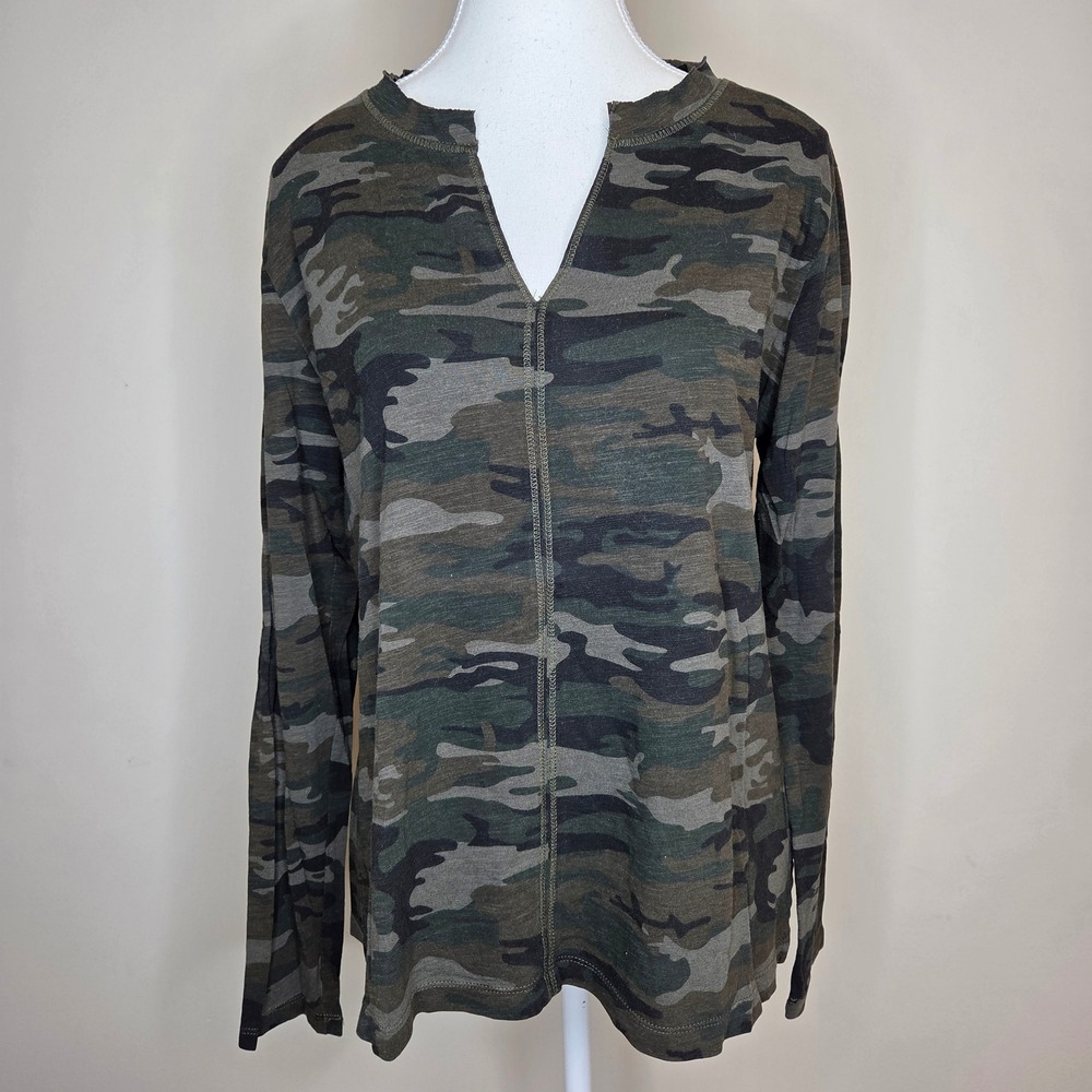 Sanctuary Womens Camo Long Sleeve Split V-Neck Top Green‎ Size M